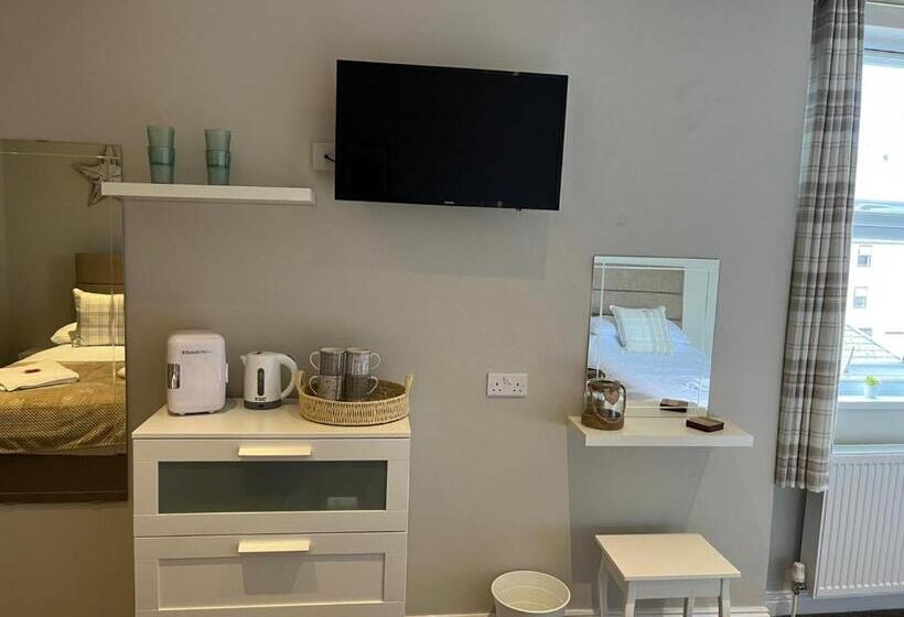 سوییت خانوادگی, Calm Sea Guesthouse