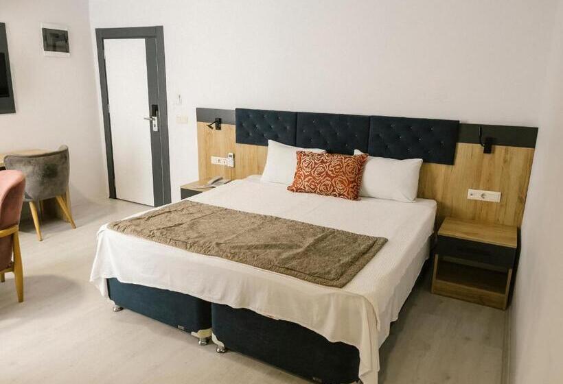 高级三人间, Hann Otel