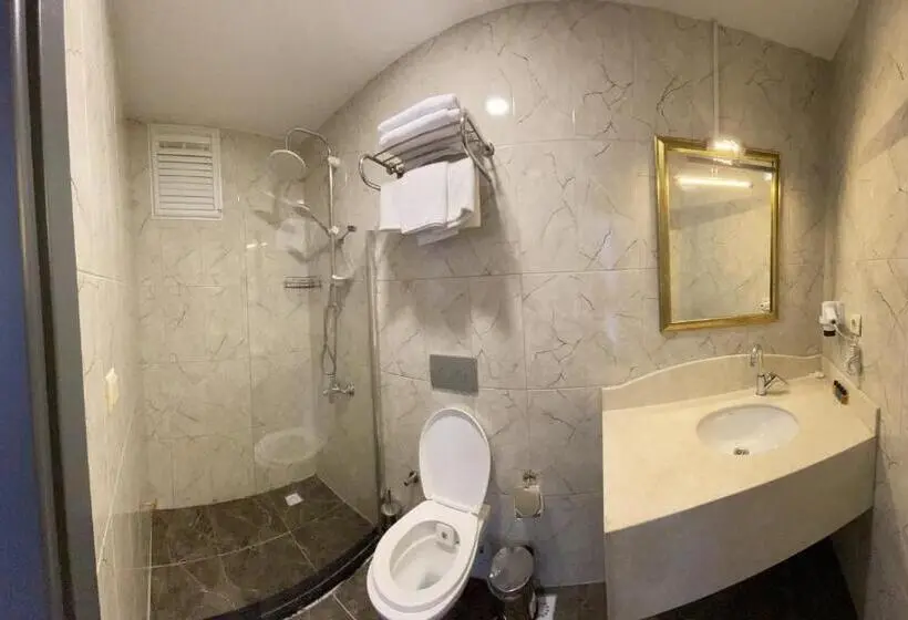 سوییت لوکس, Hann Otel