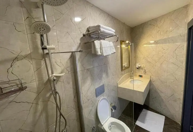 سوییت لوکس, Hann Otel