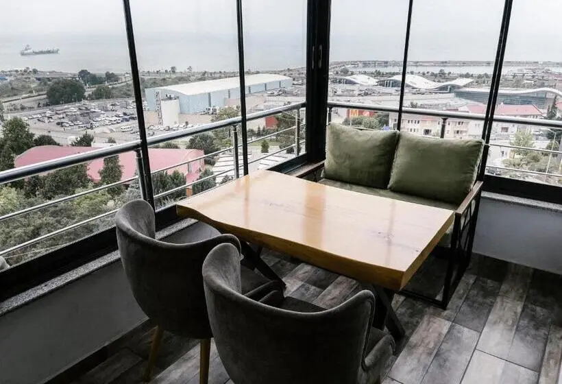 سوئیت با بالکن, Hann Otel