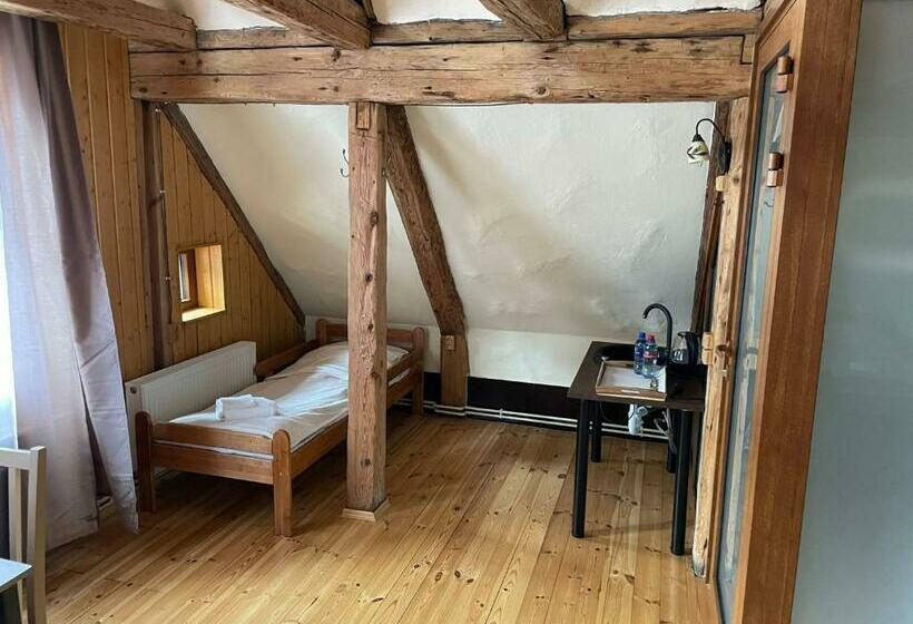 اتاق خانوادگی, Kapteinis