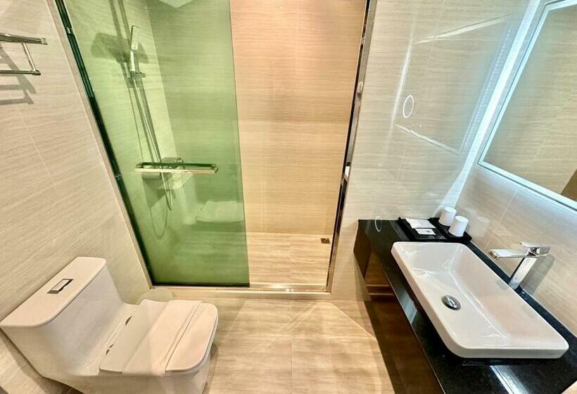 豪华三人间, The Tj Hotel Jomtien