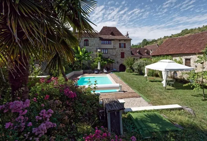 Habitación Estándar Vista Piscina, La Source Du Touron
