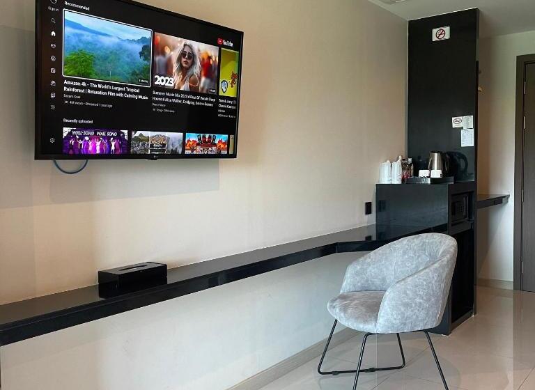 带大床的豪华间, The Tj Hotel Jomtien