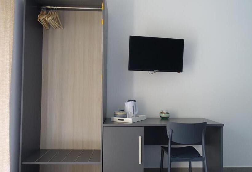 舒适三人间, Kalós