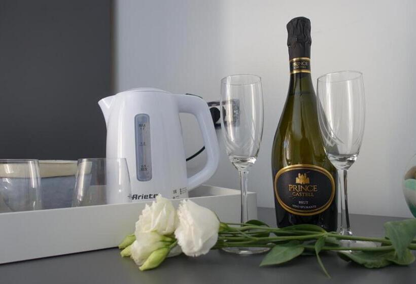 舒适三人间, Kalós