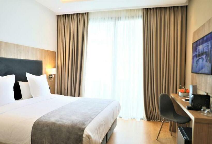 プールビュースタンダードルーム, Dominium