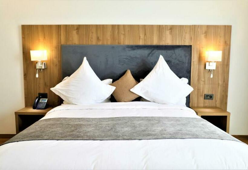 スーペリアースイート, Dominium