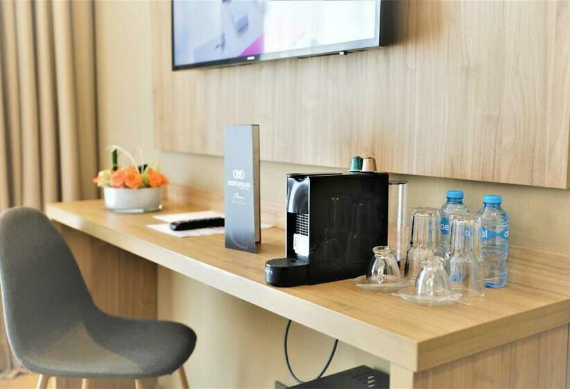 标准间带游泳池, Dominium