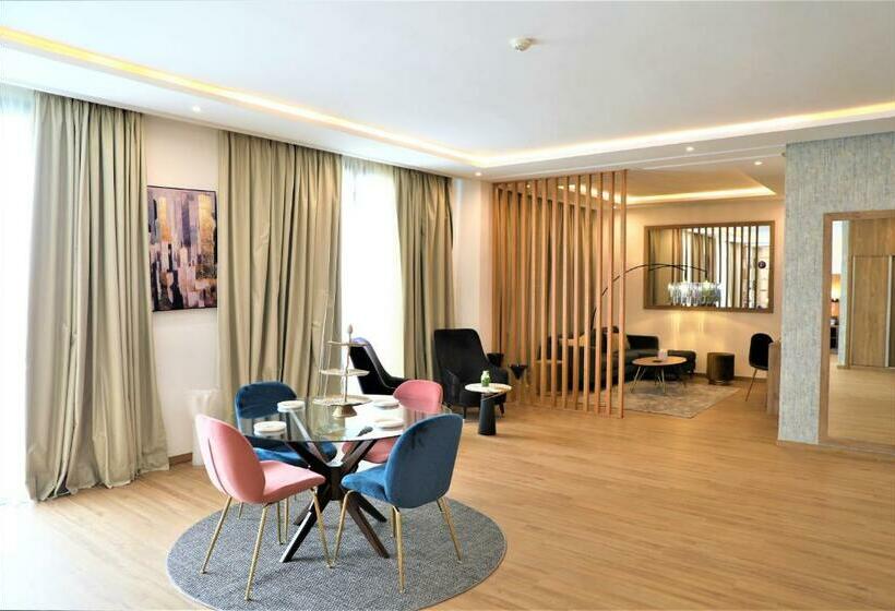 이그제큐티브 스위트, Dominium