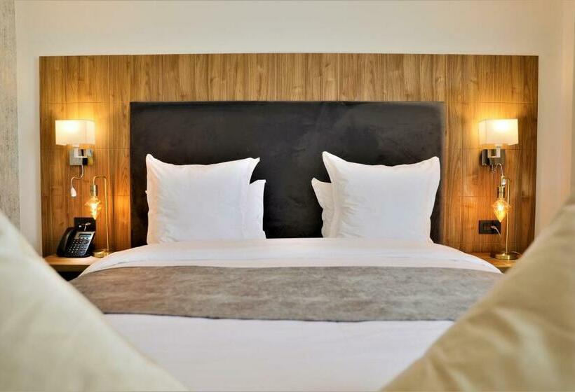 行政套房, Dominium