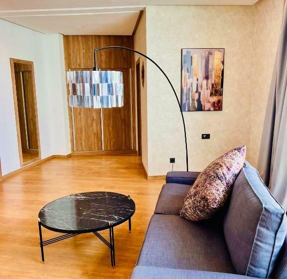 ジュニアスイート, Dominium