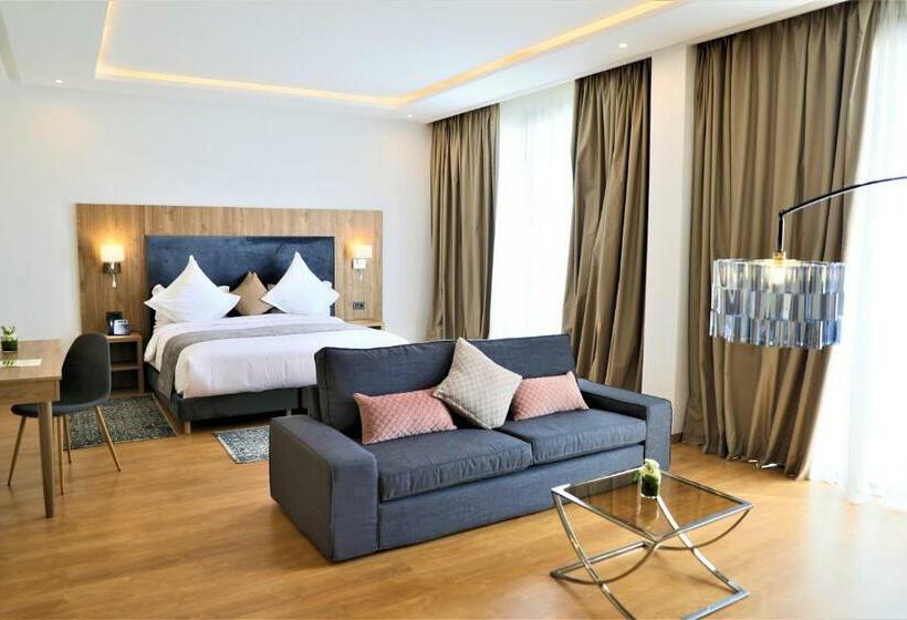 수피리어 스위트, Dominium