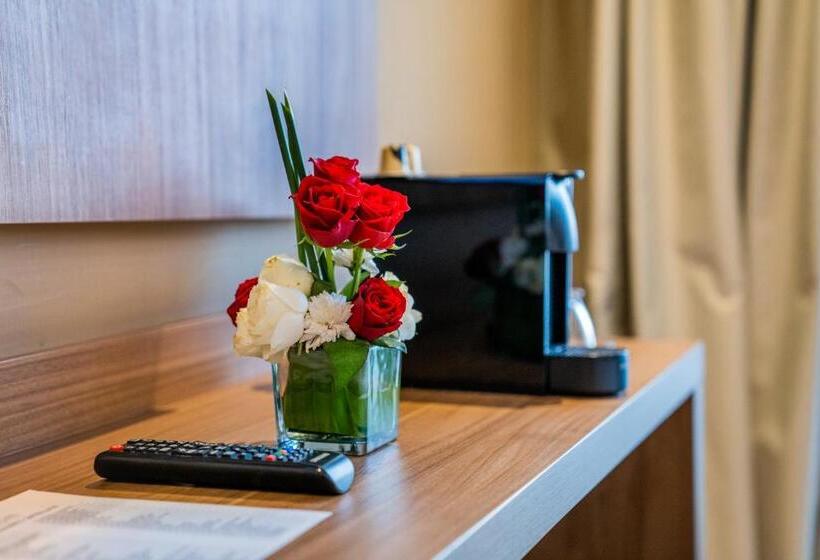 발코니 디럭스 룸, Dominium