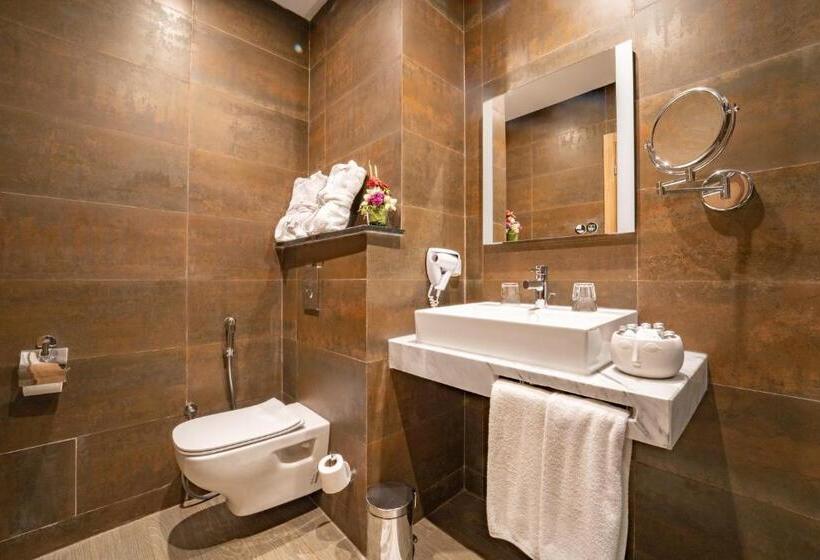 ジュニアスイート, Dominium