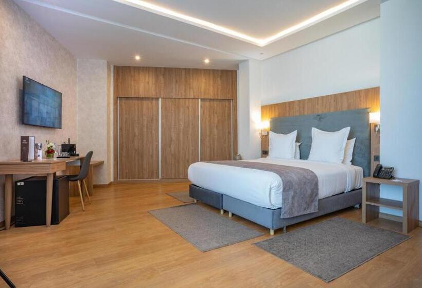 ジュニアスイート, Dominium