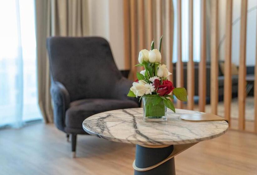 エクゼクティブスイート, Dominium