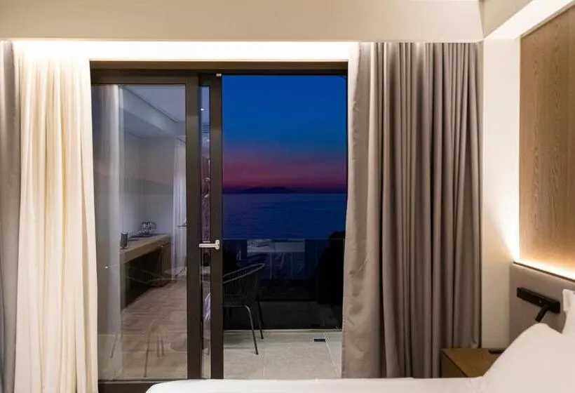 オーシャンビューのデラックストリプルルーム, Mazarine Hotel, Vlorë, Albania