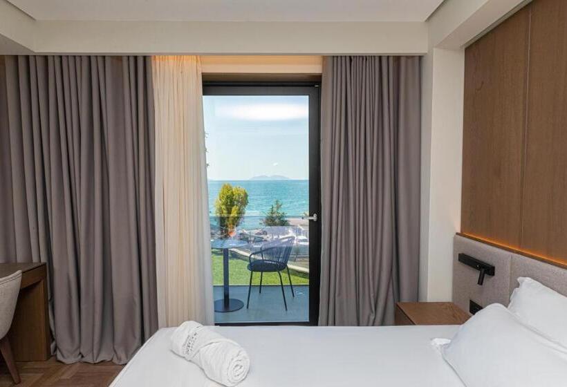 חדר סופריור לשלושה עם נוף לים, Mazarine Hotel, Vlorë, Albania
