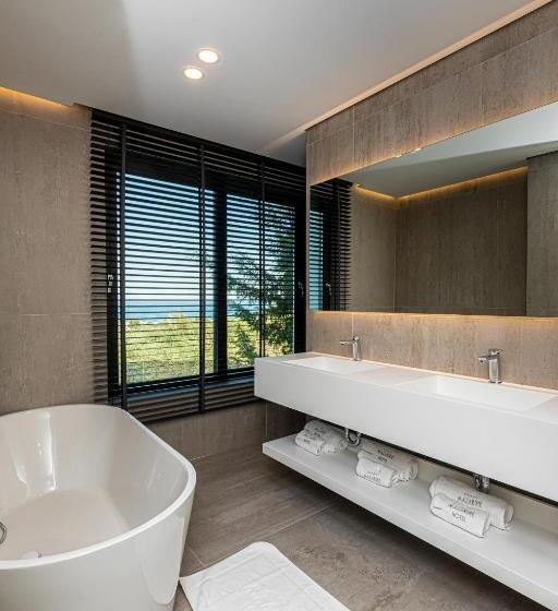 חדר סופריור לשלושה עם נוף לים, Mazarine Hotel, Vlorë, Albania