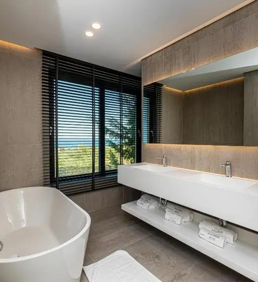 オーシャンビューのスーペリアトリプルルーム, Mazarine Hotel, Vlorë, Albania