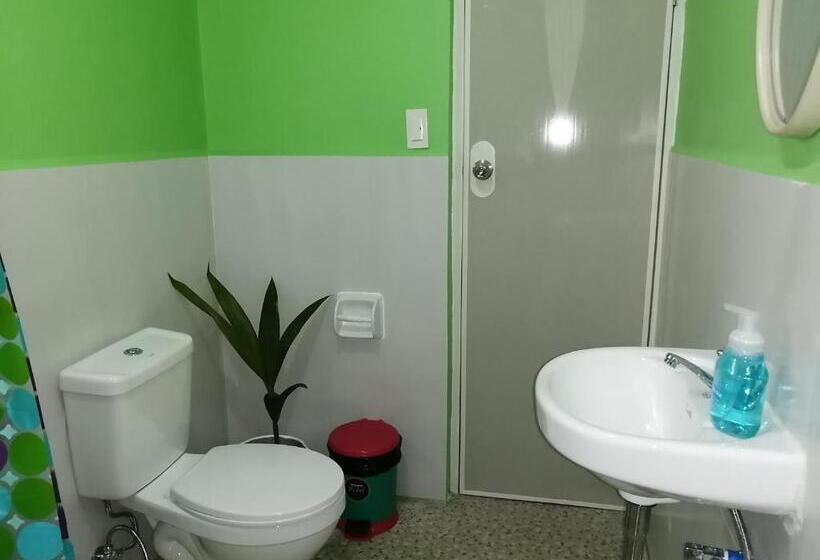 חדר לארבעה סטנדרטי עם מרפסת, Bundal Riverside Rm #5 Triple Fan Room