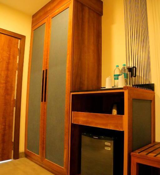 חדר סטנדרט עם מיטת קינג, Voco Jim Corbett, An Ihg