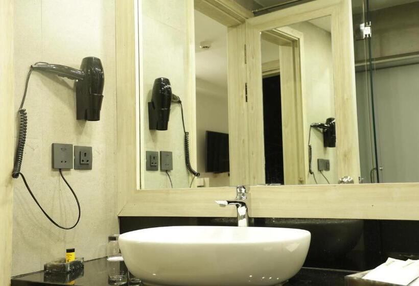 스탠다드 룸 킹사이즈 침대, Voco Jim Corbett, An Ihg