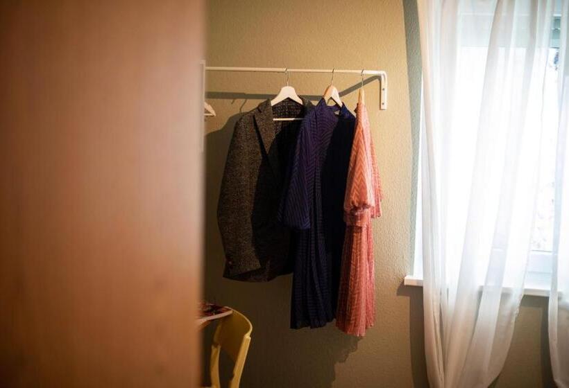 스탠다드 싱글 룸, Das Schöne Leben Pop Up