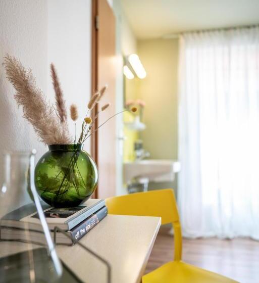 스탠다드 싱글 룸, Das Schöne Leben Pop Up