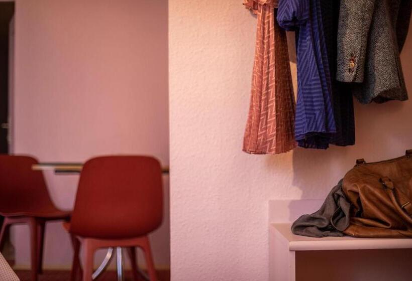 스탠다드 룸, Das Schöne Leben Pop Up