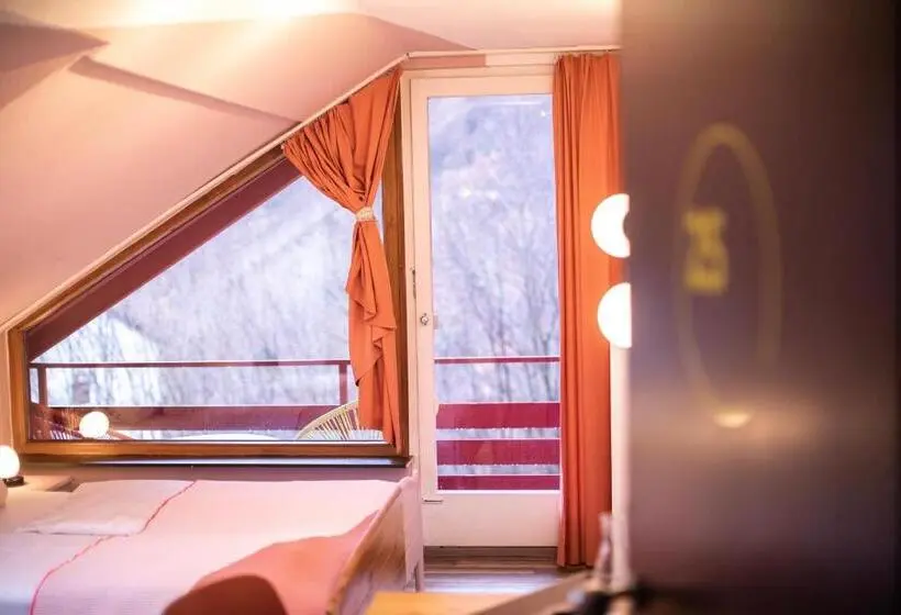 エコノミールーム, Das Schöne Leben Pop Up