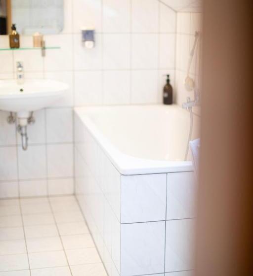 이코노미 룸, Das Schöne Leben Pop Up