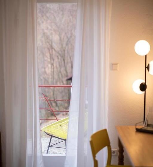 이코노미 룸, Das Schöne Leben Pop Up