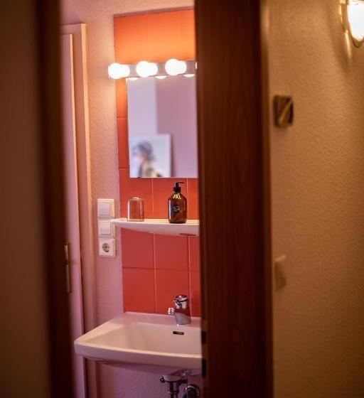 스탠다드 룸, Das Schöne Leben Pop Up