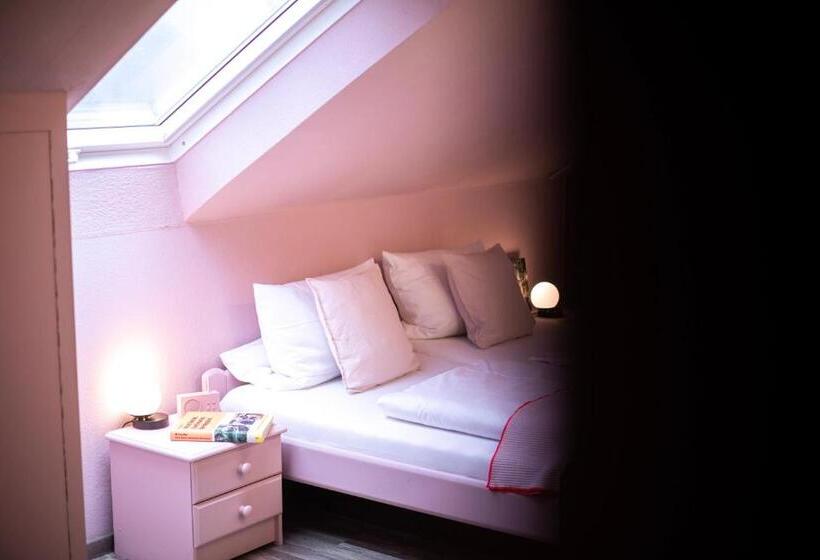 이코노미 룸, Das Schöne Leben Pop Up