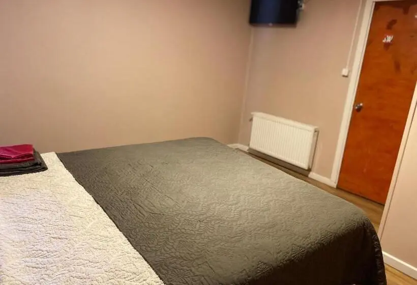 اتاق استاندارد با سرویس بهداشتی مشترک, World S End Hostal
