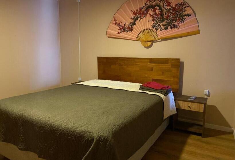 Standaardkamer met Gedeelde Badkamer, World S End Hostal