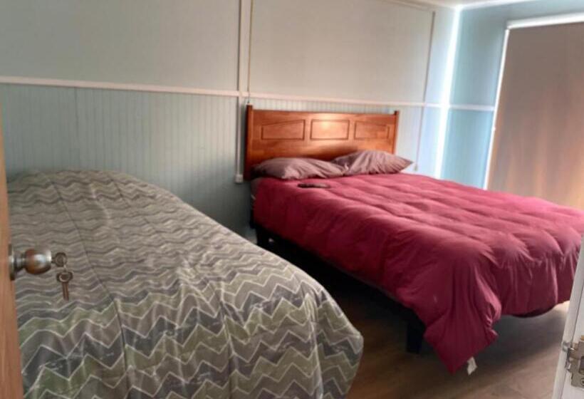 Standaard Driepersoonskamer met Gedeelde Badkamer, World S End Hostal