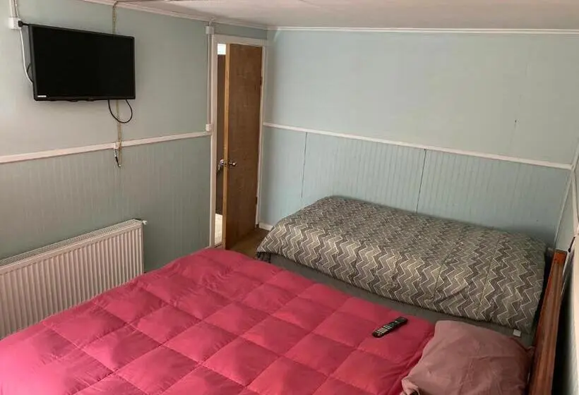 اتاق استاندارد سه تخته با سرویس بهداشتی مشترک, World S End Hostal