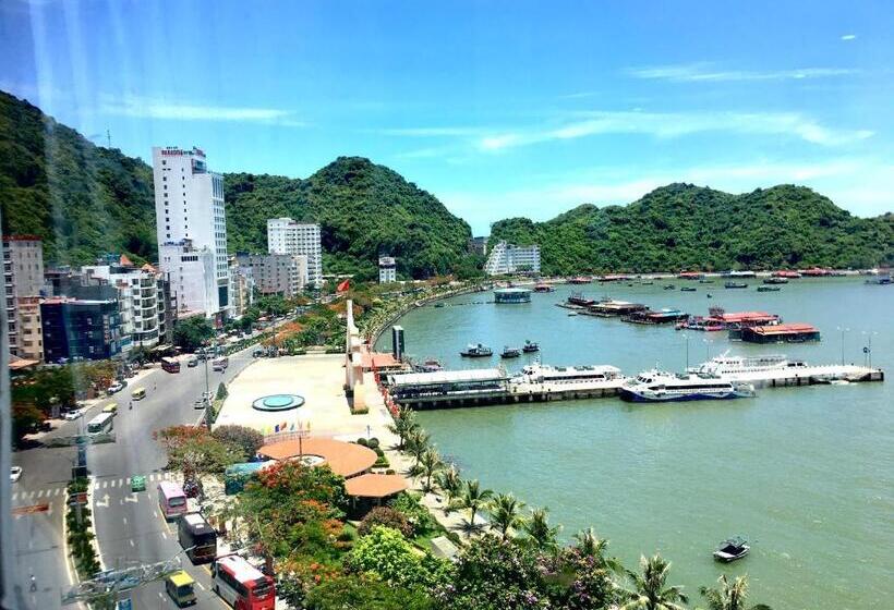 اتاق لوکس با چشم‌انداز دریا, Thu Ha Sea View