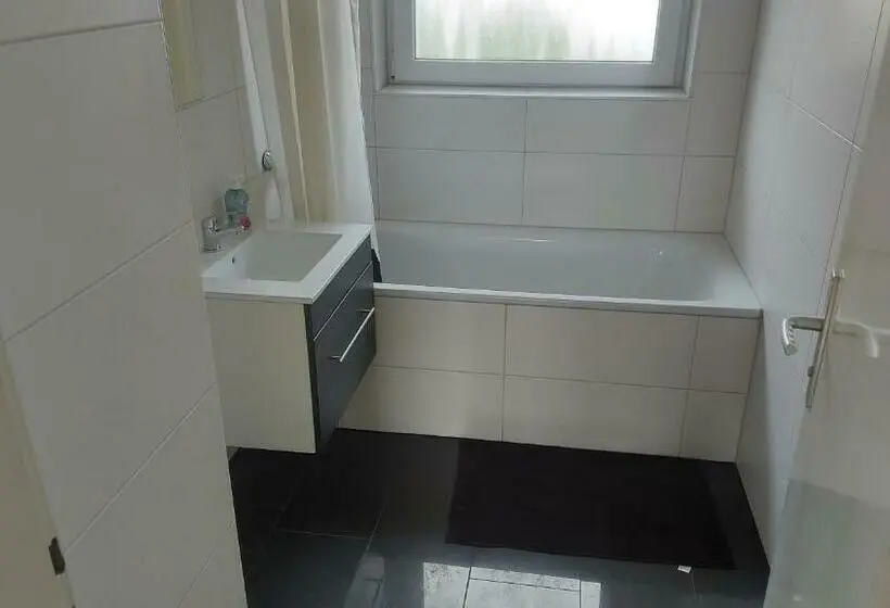 バス共有のスタンダードルーム, Rooms & Apartments Schwäbisch Gmünd