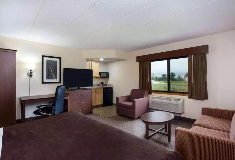 キングサイズベッドのデラックスルーム, Americinn By Wyndham Tomah