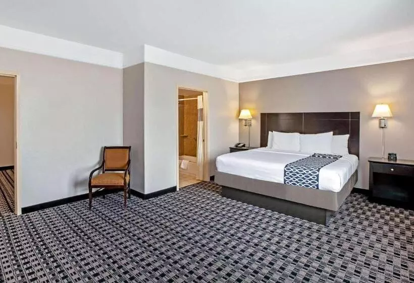 キングサイズベッドのスイートルーム, La Quinta By Wyndham Deer Park