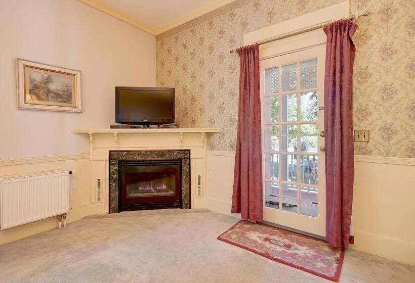 デラックストリプルルーム, Mira Monte Inn & Suites