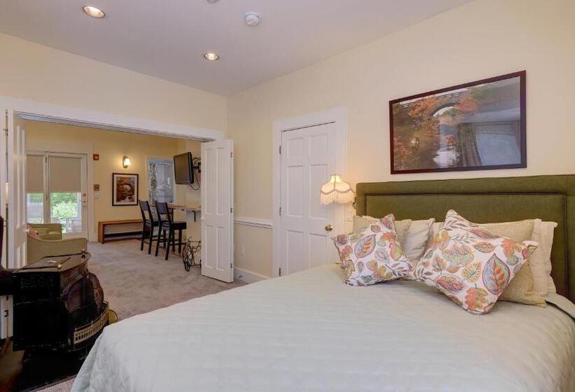 デラックススイート, Mira Monte Inn & Suites