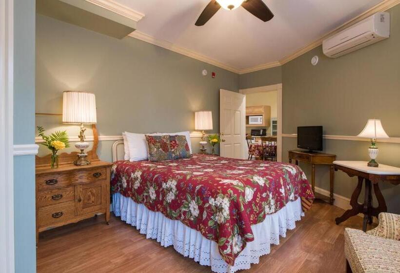 デラックススイート, Mira Monte Inn & Suites