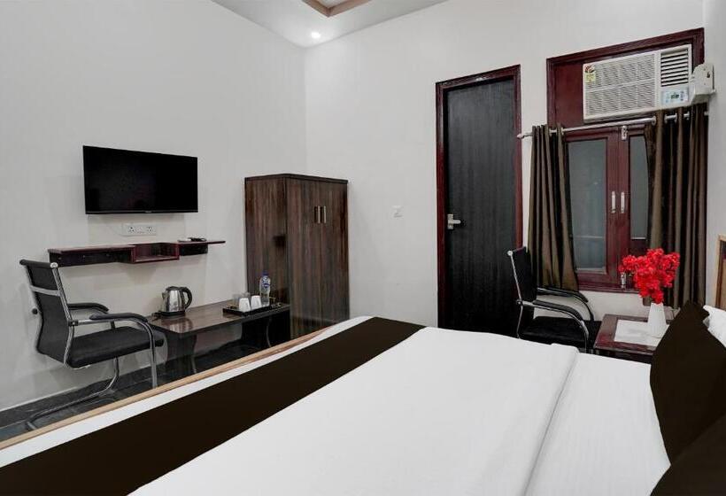 トリプルクラシックルーム, Super Hotel O Govind Nagar Near Krishan Janm Bhoomi Formerly Nidhivan Dham