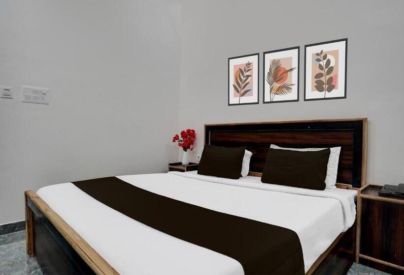トリプルクラシックルーム, Super Hotel O Govind Nagar Near Krishan Janm Bhoomi Formerly Nidhivan Dham